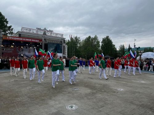 В театрализованном представлении в День Победы в Заинске приняли участие около 500 человек