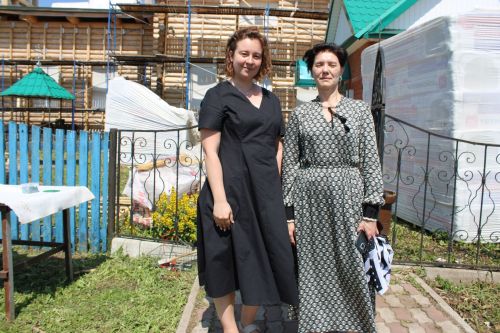 В Верхнем Багряже на старинной Троицкой церкви установили крест и освятили колокола