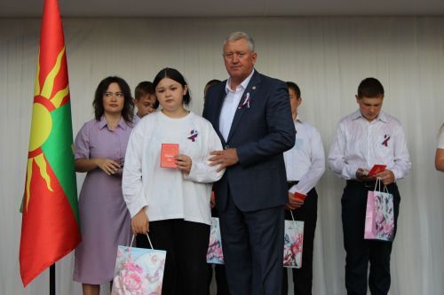 Зәйдә Россия көнендә яшь ватанпәрварларга паспортлар тапшырылды