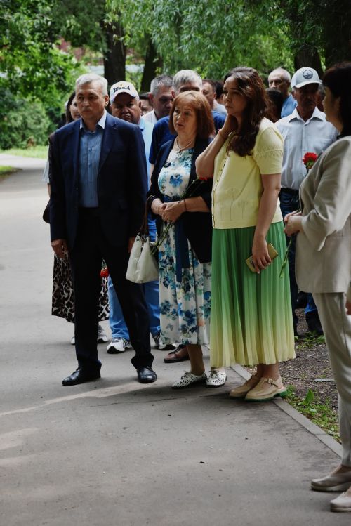 Заинцы почтили память бывшего главы района Рината Фардиева