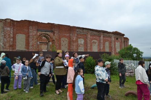 Иске Зәй балалары Хәтер һәм кайгы көне уңаеннан тарихи сәяхәттә булды