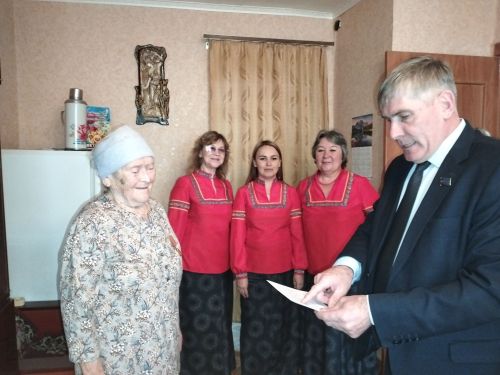 В Заинске поздравили 95-летнюю юбиляршу