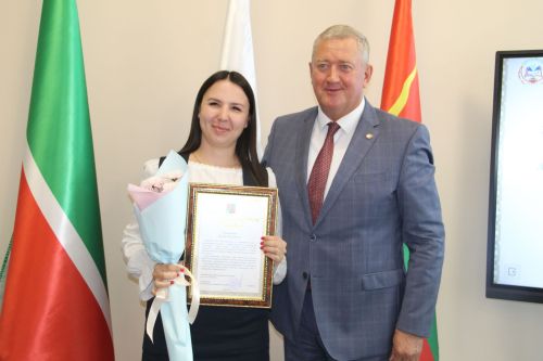В Заинске две одноклассницы сдали ЕГЭ на 100 баллов