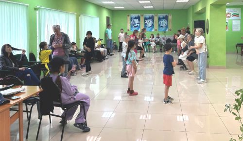 В микрорайоне Мирный прошёл танцевальный флешмоб «Будь здоровым! Танцуй!»