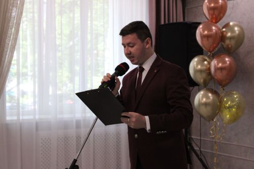 Зәйдә социаль хезмәткәрләрне һөнәри бәйрәмнәре белән котладылар