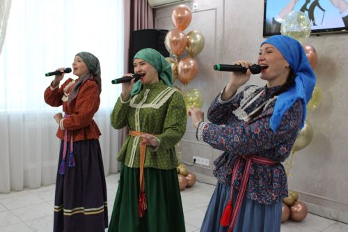 Зәйдә социаль хезмәткәрләрне һөнәри бәйрәмнәре белән котладылар
