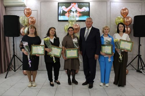 Зәйдә социаль хезмәткәрләрне һөнәри бәйрәмнәре белән котладылар