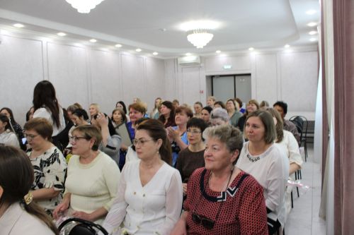 Зәйдә социаль хезмәткәрләрне һөнәри бәйрәмнәре белән котладылар