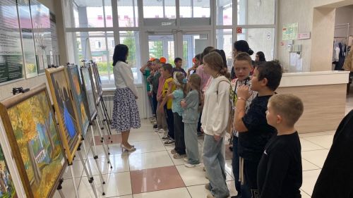 Китапханәдә балалар белән  батырлык турында сөйләштеләр