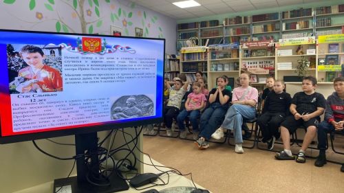 Китапханәдә балалар белән  батырлык турында сөйләштеләр