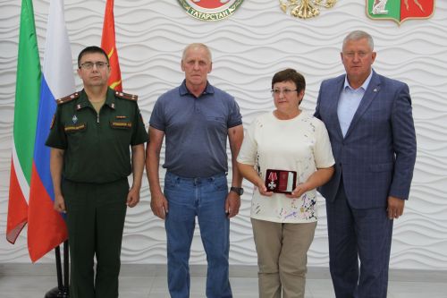 Зәйдә ил иминлеген саклап һәлак булганнарга дәүләт бүләкләре тапшырылды