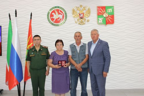 В Заинске вручили награды семьям погибших военнослужащих