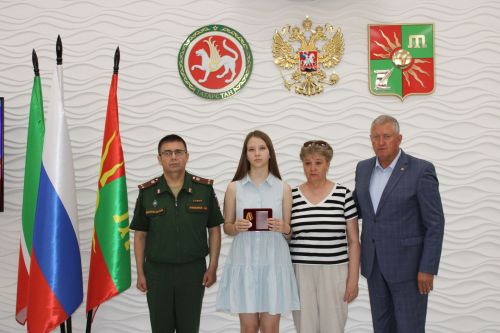 В Заинске вручили награды семьям погибших военнослужащих