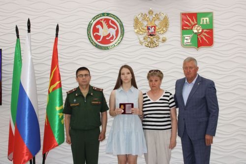 В Заинске вручили награды семьям погибших военнослужащих