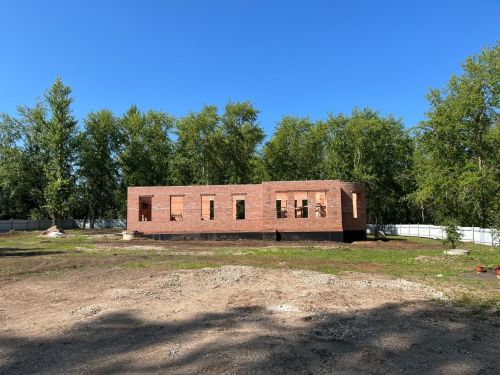 В Петров день в строящемся храме в честь Святителя Макария побывали почетные гости