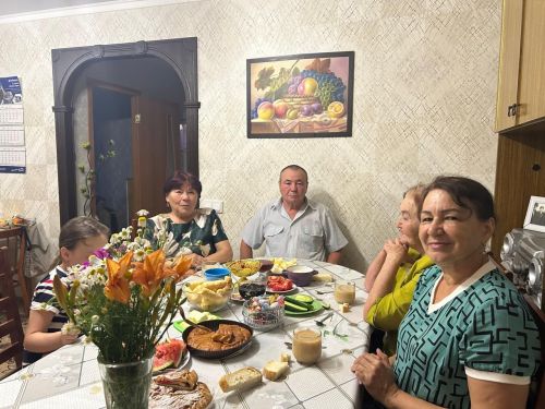 Бер-берсенә терәк, авылдашларына үрнәк алар Хөсәеновлар