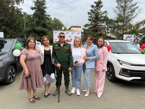 Зәй егетенә - күрсәткән батырлыгы өчен автомобиль