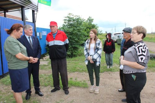 Память о герое: в Заинске открыли мемориальную доску Владимиру Апполонову