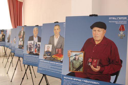 В Заинске открылась республиканская передвижная выставка «Отец героя»