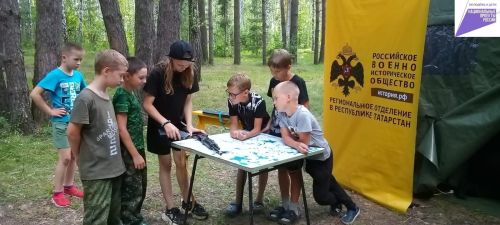 Зәй укучылары   палаткалы лагерьда ял итте