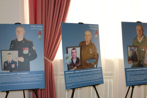 Зәйдә «Герой әтисе» күргәзмәсе ачылды