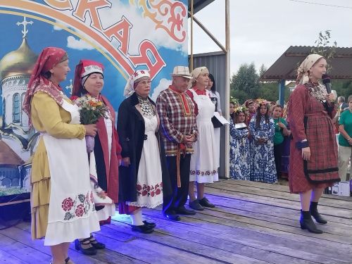 От бабушкиного сундука до сцены: кто победил в конкурсе старинных кряшенских костюмов в Светлом Озере?