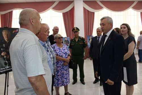В Заинске открылась республиканская передвижная выставка «Отец героя»