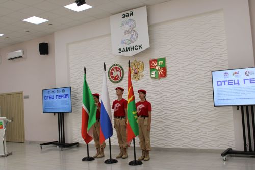 Зәйдә «Герой әтисе» күргәзмәсе ачылды