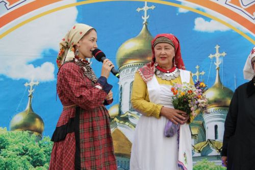 От бабушкиного сундука до сцены: кто победил в конкурсе старинных кряшенских костюмов в Светлом Озере?