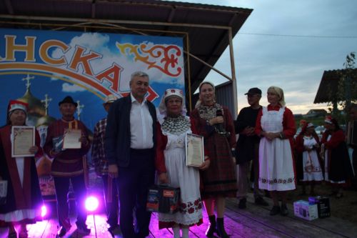 От бабушкиного сундука до сцены: кто победил в конкурсе старинных кряшенских костюмов в Светлом Озере?