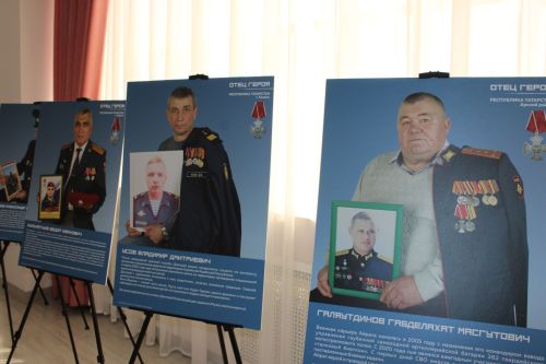Зәйдә «Герой әтисе» күргәзмәсе ачылды