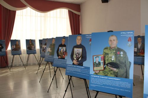 В Заинске открылась республиканская передвижная выставка «Отец героя»