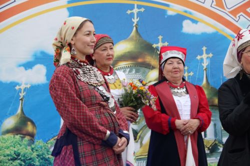 От бабушкиного сундука до сцены: кто победил в конкурсе старинных кряшенских костюмов в Светлом Озере?