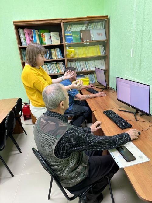 Волонтёры «Боевого братства» дарят радость и уют пожилым людям Заинска