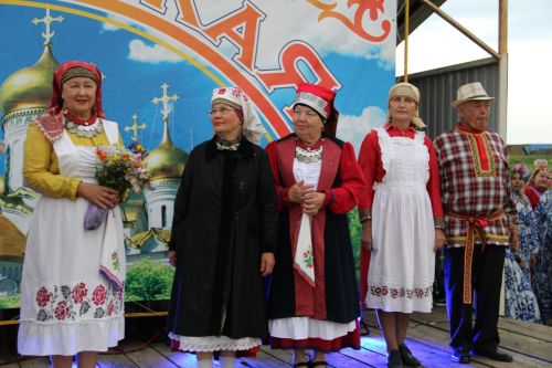 От бабушкиного сундука до сцены: кто победил в конкурсе старинных кряшенских костюмов в Светлом Озере?