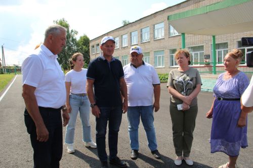 Разиф Каримов лично проверил ход благоустройства: какие объекты преобразились в Заинске?