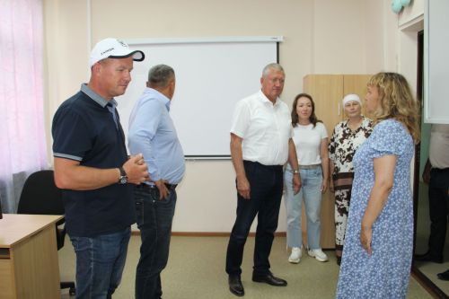 Разиф Каримов лично проверил ход благоустройства: какие объекты преобразились в Заинске?