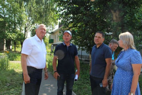 Разиф Каримов лично проверил ход благоустройства: какие объекты преобразились в Заинске?