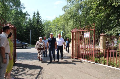 Разиф Каримов лично проверил ход благоустройства: какие объекты преобразились в Заинске?