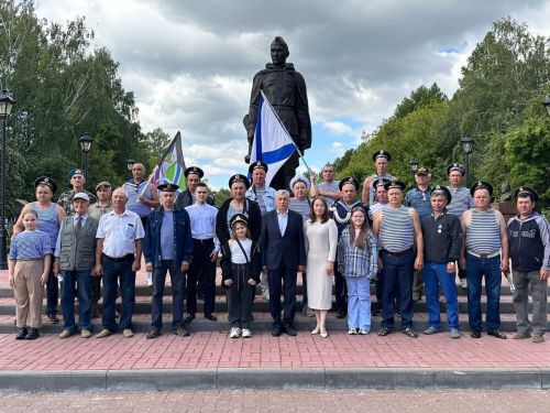 В Заинске почтили память героев флота