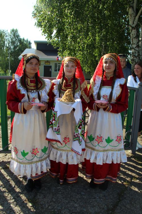 От «Садов памяти» до маскировочных сетей: как Поручиковское поселение пишет современную историю малой родины