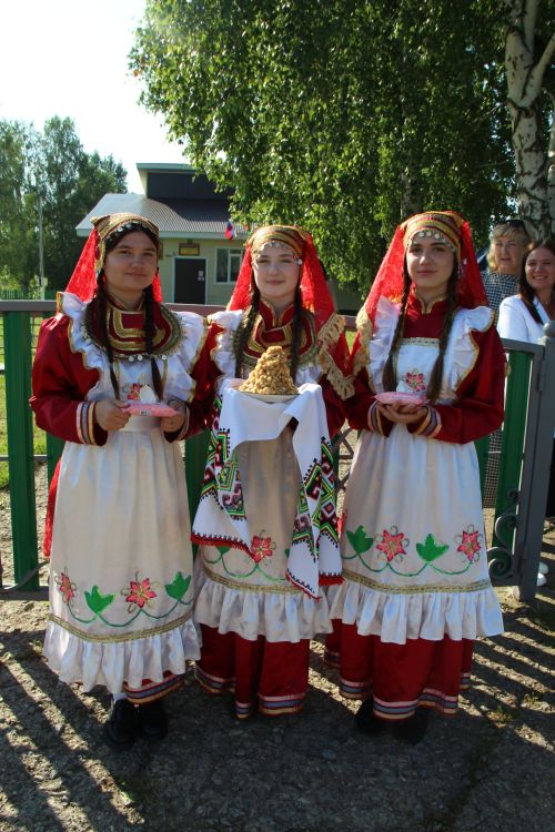 От «Садов памяти» до маскировочных сетей: как Поручиковское поселение пишет современную историю малой родины
