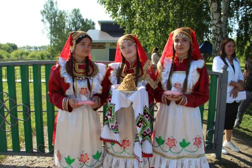 От «Садов памяти» до маскировочных сетей: как Поручиковское поселение пишет современную историю малой родины