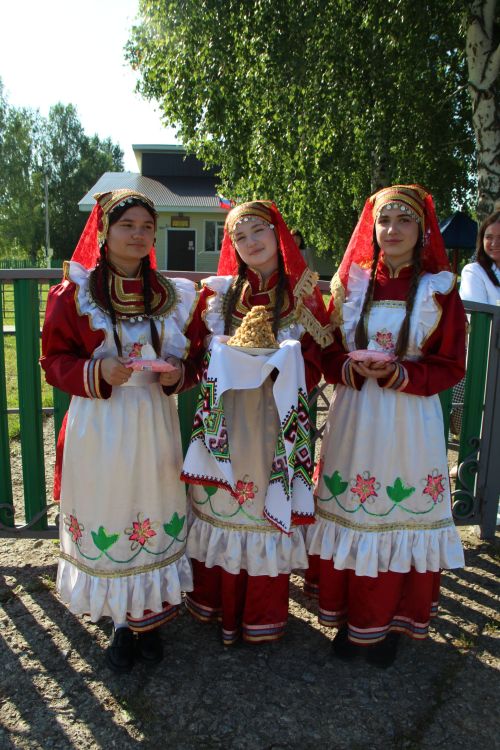 От «Садов памяти» до маскировочных сетей: как Поручиковское поселение пишет современную историю малой родины