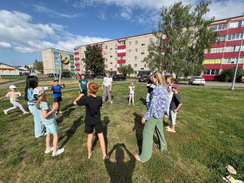 Заинские соцработники организовали спортивный праздник для семей