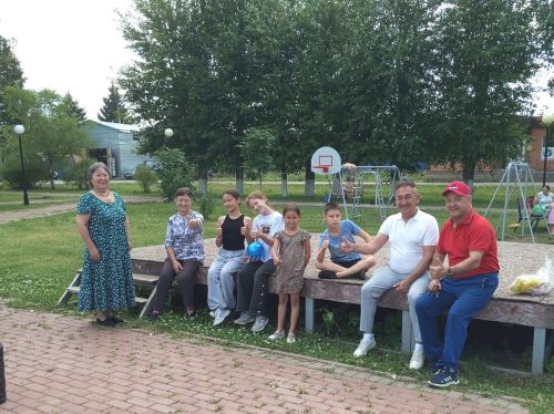 Дорогами добра: в Заинске отметили Международный день дружбы веселыми играми и сладкими угощениями