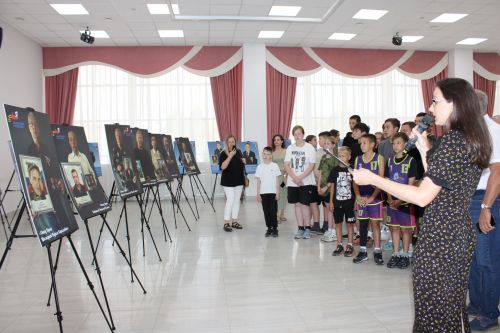 Зәй районы башлыгы “Герой әтисе” фотокүргәзмәсе белән танышты