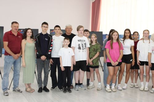 Зәй районы башлыгы “Герой әтисе” фотокүргәзмәсе белән танышты