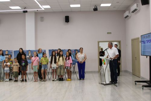 Зәй районы башлыгы “Герой әтисе” фотокүргәзмәсе белән танышты