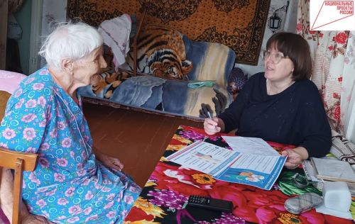 Социальные работники Заинска посещают на дому одиноких пожилых людей старше 80 лет
